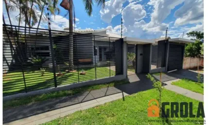 Casa para Venda em Campo Mourão, Centro, 5 dormitórios, 3 suítes, 2 banheiros, 4 vagas