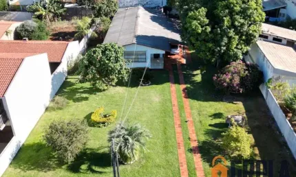 Casa para Venda em Campo Mourão, Centro, 2 dormitórios, 1 suíte, 2 banheiros, 3 vagas