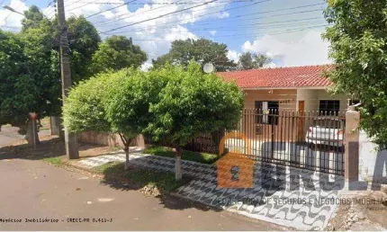 Casa para Venda em Campo Mourão, Centro, 3 dormitórios, 1 suíte, 2 banheiros, 1 vaga