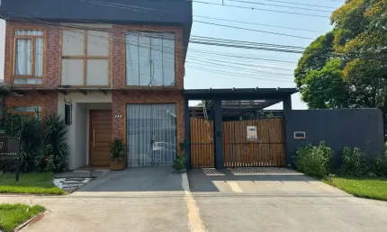 Sobrado para Venda em Campo Mourão, Jardim Flórida, 4 dormitórios, 1 suíte, 5 banheiros, 2 vagas