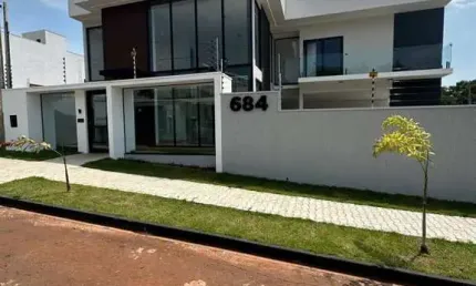 Sobrado para Venda em Campo Mourão, Jardim Flora III, 3 dormitórios, 3 suítes, 2 banheiros, 2 vagas
