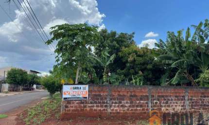 Casa para Venda em Campo Mourão, Jardim Aeroporto, 3 dormitórios, 1 banheiro, 3 vagas