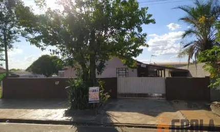 Casa para Venda em Campo Mourão, Jardim Lar Paraná, 5 dormitórios, 2 banheiros, 2 vagas
