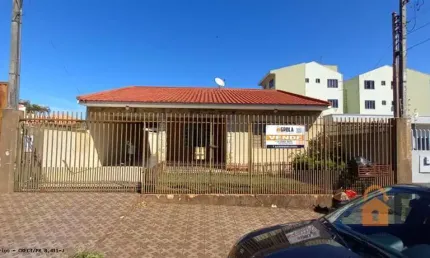 Casa para Venda em Campo Mourão, Centro, 3 dormitórios, 1 suíte, 3 banheiros, 2 vagas