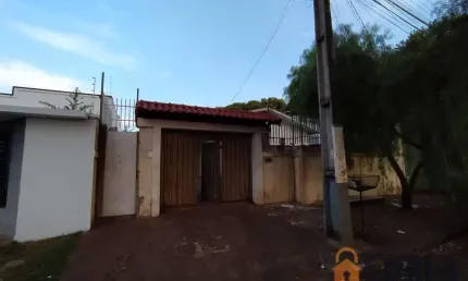 Casa para Venda em Campo Mourão, Jardim Ione, 4 dormitórios, 2 banheiros, 3 vagas