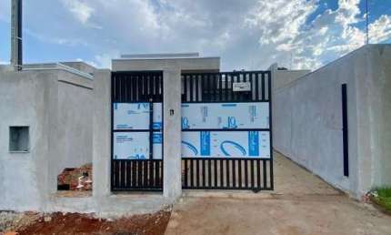 Casa para Venda em Campo Mourão, Novo Centro Universitário, 3 dormitórios, 1 suíte, 2 banheiros