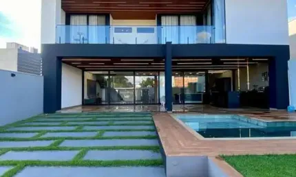 Sobrado para Venda em Campo Mourão, Jardim Residencial do Lago, 3 dormitórios, 3 suítes, 4 banheiros, 6 vagas