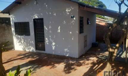 Casa para Venda em Campo Mourão, Conjunto Habitacional Antilhas, 2 dormitórios, 1 banheiro