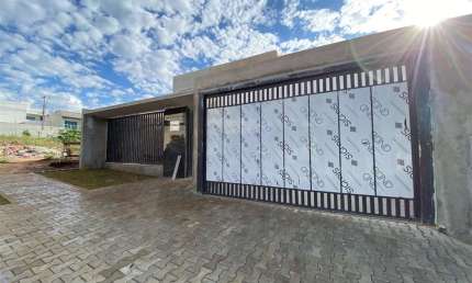 Casa para Venda em Campo Mourão, Jardim Flora II, 3 dormitórios, 3 suítes, 4 banheiros, 3 vagas