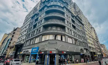 Ponto comercial para alugar na Rua Vigário José Inácio, 433, Centro, Porto Alegre por R$ 12.000