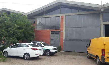 Barracão / Galpão / Depósito para alugar na Travessa Venezuela, 150, Humaitá, Porto Alegre por R$ 8.000