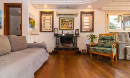 Casa em condomínio fechado com 7 quartos para alugar na Rua Moema, 510, Três Figueiras, Porto Alegre por R$ 28.000
