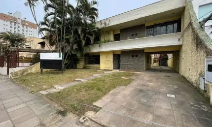 Casa comercial para alugar na Rua Itapeva, 53, Passo da Areia, Porto Alegre por R$ 13.000