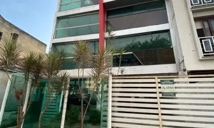 Sala comercial com 1 sala para alugar na Rua Luzitana, 273, Higienópolis, Porto Alegre por R$ 2.000