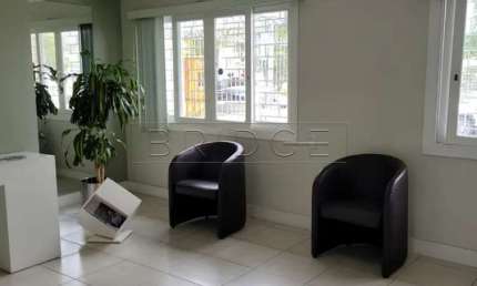 Casa comercial para alugar na Beco Andaraí, 130, Passo da Areia, Porto Alegre por R$ 12.500