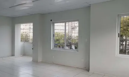 Sala comercial para alugar na Avenida Assis Brasil, 738, Santa Maria Goretti, Porto Alegre por R$ 1.600