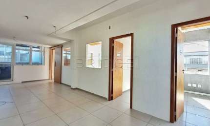 Sala comercial com 5 salas para alugar na Avenida Cairu, 1034, Navegantes, Porto Alegre por R$ 2.400