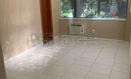 Sala comercial para alugar na Avenida Neusa Goulart Brizola, 410, Petrópolis, Porto Alegre por R$ 1.250