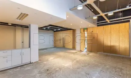 Ponto comercial para alugar na Avenida Wenceslau Escobar, 1823, Tristeza, Porto Alegre por R$ 9.500