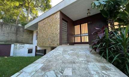 Casa comercial para alugar na Rua Carlos Huber, 580, Três Figueiras, Porto Alegre por R$ 13.500