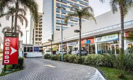 Ponto comercial para alugar na Avenida Ipiranga, 7454, Central Parque, Porto Alegre por R$ 9.000