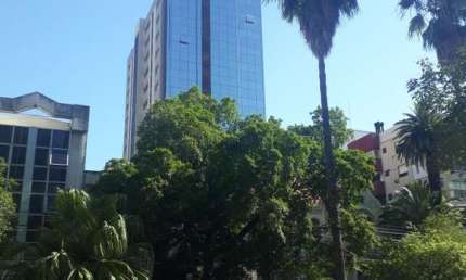 Sala comercial com 1 sala para alugar na Avenida Independência, 1183, Independência, Porto Alegre por R$ 1.200