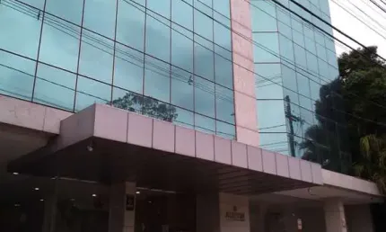 Sala comercial com 1 sala para alugar na Avenida Carlos Gomes, 1859, Petrópolis, Porto Alegre por R$ 1.900