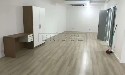 Sala comercial com 1 sala para alugar na Rua Doutor Flores, 62, Centro Histórico, Porto Alegre por R$ 2.000