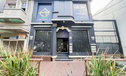 Casa comercial com 3 salas para alugar na Avenida Presidente Franklin Roosevelt, 647, Navegantes, Porto Alegre por R$ 6.000