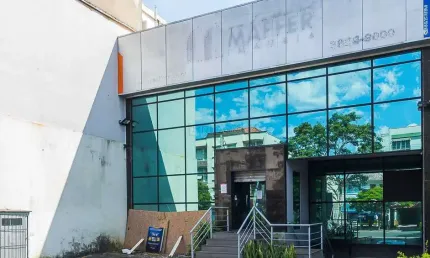 Prédio para alugar na Avenida Cristóvão Colombo, 2452, Floresta, Porto Alegre por R$ 45.000