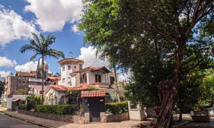 Casa em condomínio fechado com 3 quartos para alugar na Rua Eça de Queiroz, 530, Petrópolis, Porto Alegre por R$ 14.000