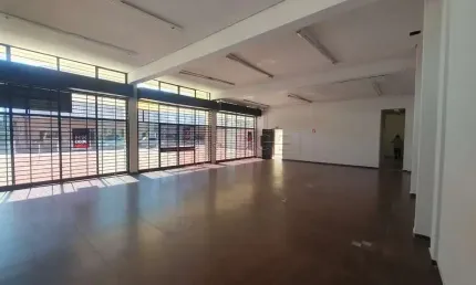 Prédio para alugar na Avenida Cairu, 581, Navegantes, Porto Alegre por R$ 18.000