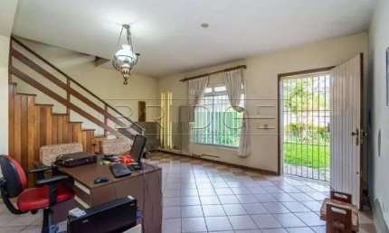 Casa em condomínio fechado com 3 quartos para alugar na Avenida Teixeira Mendes, 315, Chácara das Pedras, Porto Alegre por R$ 7.000