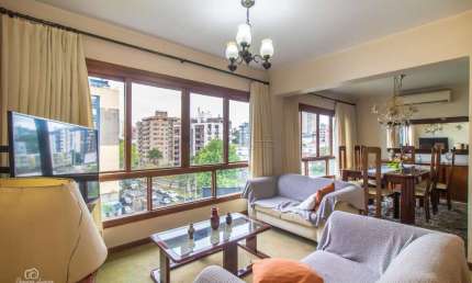Apartamento com 3 quartos para alugar na Avenida Coronel Lucas de Oliveira, 1767, Petrópolis, Porto Alegre por R$ 2.900