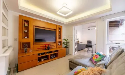 Casa em condomínio fechado com 3 quartos para alugar na Avenida Coronel Lucas de Oliveira, 1548, Petrópolis, Porto Alegre por R$ 6.900