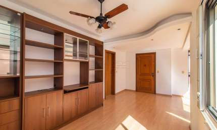 Apartamento com 3 quartos para alugar na Avenida Lavras, 599, Petrópolis, Porto Alegre por R$ 5.000