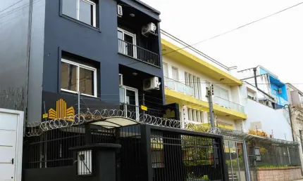 Casa comercial para alugar na Rua General Neto, 219, Moinhos de Vento, Porto Alegre por R$ 12.000