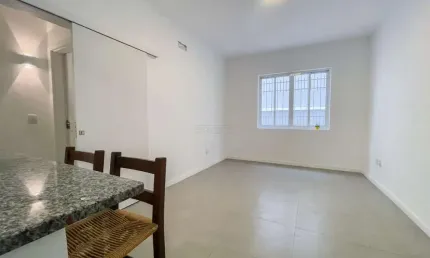 Apartamento com 2 quartos para alugar na Rua Castro Alves, 1073, Rio Branco, Porto Alegre por R$ 3.530