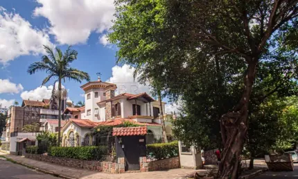 Casa em condomínio fechado com 3 quartos para alugar na Rua Eça de Queiroz, 530, Petrópolis, Porto Alegre por R$ 14.000