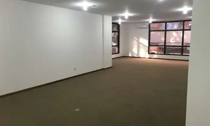 Sala comercial com 1 sala para alugar na rua félix da cunha, 836, moinhos de vento, porto alegre por r$ 2.200