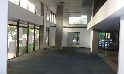 Ponto comercial para alugar na praça doutor maurício cardoso, 176, moinhos de vento, porto alegre por r$ 30.000