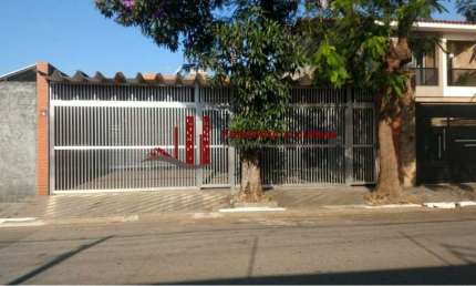 Casa para locação com 210m² no bairro Jardim Guança.