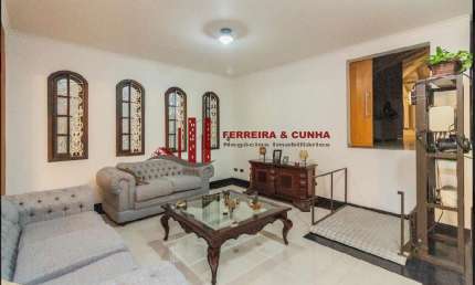 Excelente Casa de 409m² com piscina para locação no bairro Sitio do Mandaqui.
