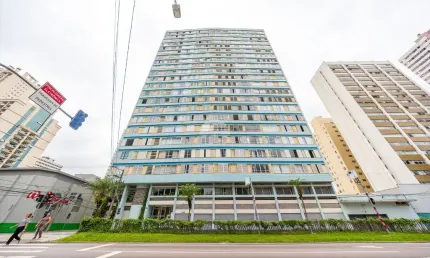 Vendo ap central, três dorm.  amplo e ensolarado. Uma vaga.