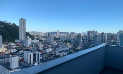 Cobertura duplex no Bairro Fazenda. Próximo à Beira Rio