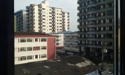 Lindo apartamento todo reformado com vaga de garagem, ocian - praia grande,sp