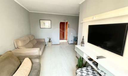 Apartamento 3 Dormitórios à Venda – Reformado, com Planejados e 1 Vaga