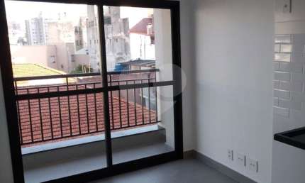 Studio novo à venda com 1 dormitório e 30m² – Varanda, lazer completo no rooftop e excelente localização!