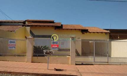 Casa com 3 quartos à venda na Rua João Ribeiro, 442, Coliseu, Londrina
