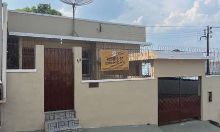 Vende-se Casa, 3 dormitórios, 1 vaga garagem, Cj dos Bancários no Santo Antônio